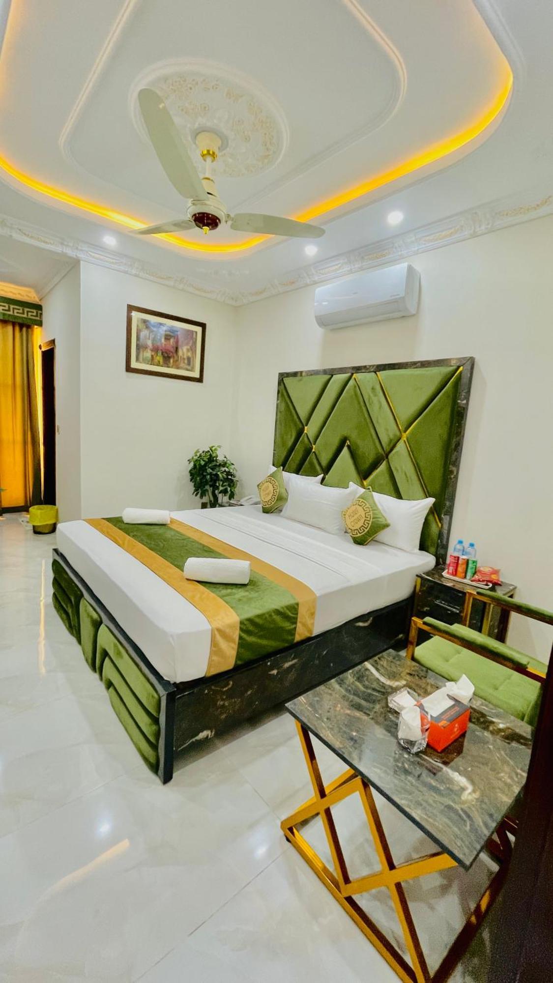 Hotel Crown Lahore Exterior photo